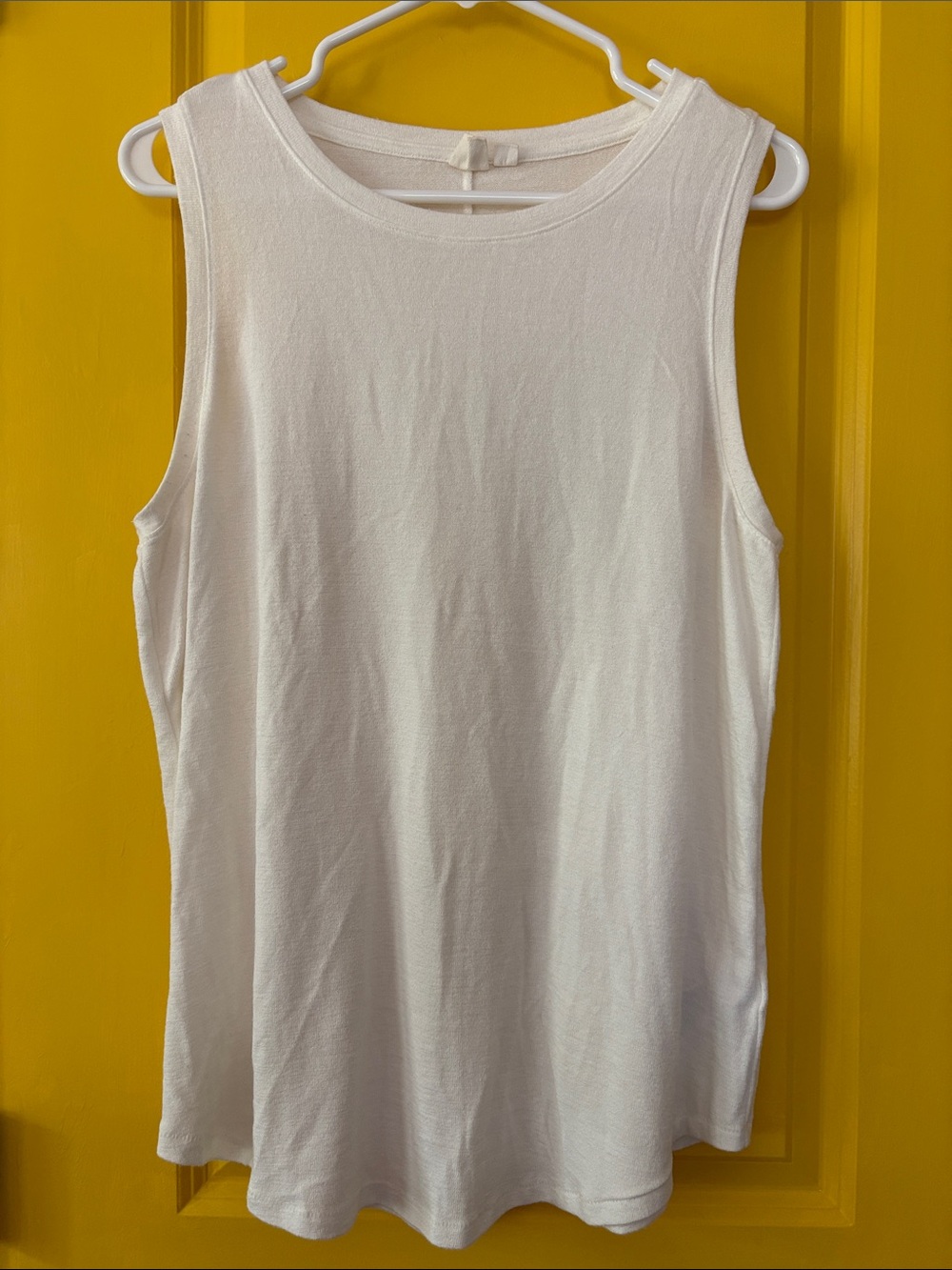 Gap L Sleeveless Crewneck Tank Top - Cream